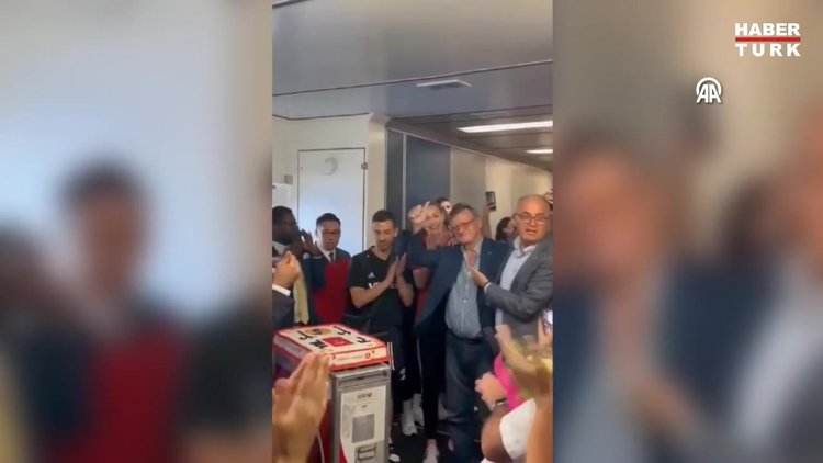 THYden şampiyon olan "Filenin Sultanlarına" özel anons