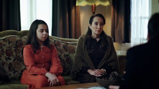 Yeşil Vadi’ye gelen beklenmedik misafir Mahinur’un aklını karıştırır. 