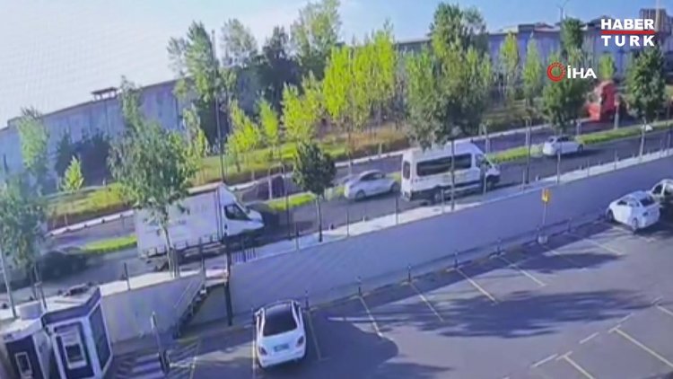 Tırın otomobili karşı şeride attığı kaza kamerada