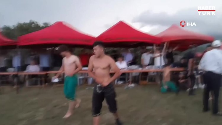 Fırtınalı havaya rağmen onlar güreşmekten vazgeçmedi