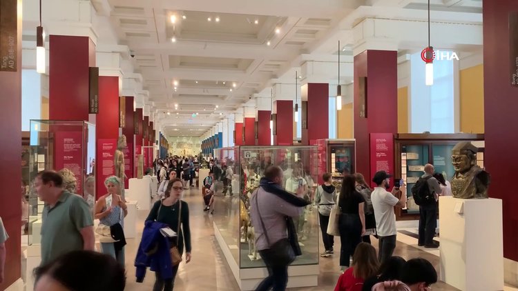 British Museum'da sergilenen 5500 yıllık en eski mumyaya büyük ilgi