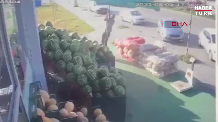 Şiddetli rüzgarda havalanan şemsiye ile uçtu