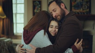 Mahinur ve Melissa, Öykü’yü kurtaran kişinin iyi niyetinden emin değildir.