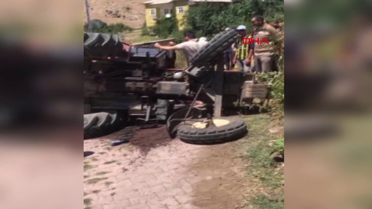 Traktör devrildi, sürücünün eşi öldü