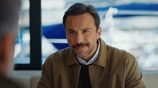 Ali, Ozan'ı oyuna getirmeye çalışıyor. 