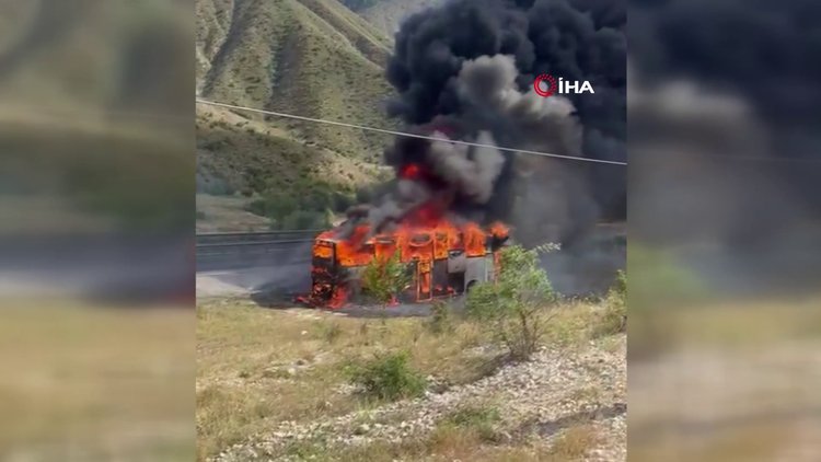  Yolcu otobüsü alev alev yandı
