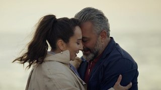 Fevzi kızını bulduğunu düşünür. Melissa’ya yaklaşmak için çeşitli yollar dener. 