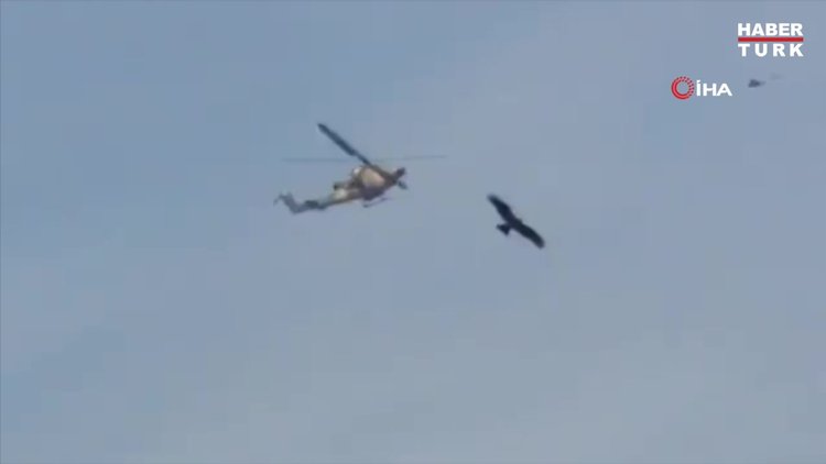 Pakistan'da 8 kişiyi taşıyan teleferik 274 metre yükseklikte asılı kaldı