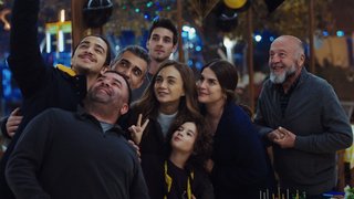  Defne'ye hiç beklemediği doğum günü sürprizi yapıldı.