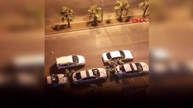 Alkollü 2 kişinin trafik polislerine saldırısı kamerada