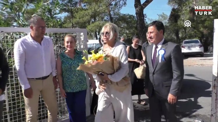 Ajda Pekkan: Hayvanları görmezlikten gelmek çok büyük vicdansızlık