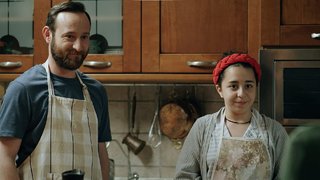 Fevzi yanı başındaki Zühre’sine bir an önce kavuşmak ister. 