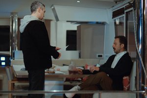 Ali Ozan'ı köşeye sıkıştırıyor!