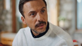 Aile fotoğrafını önüne alan Ozan, Salih'e tekrardan teklif sundu. 