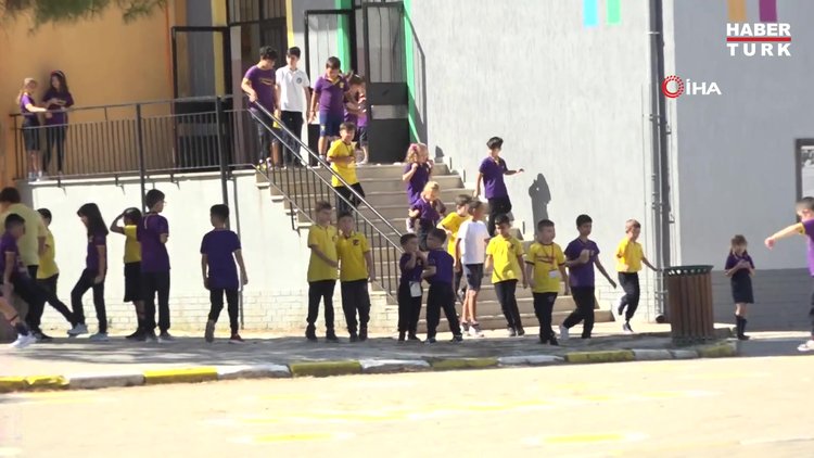 Başkan Erdem'den miniklere ilk gün sürpriz