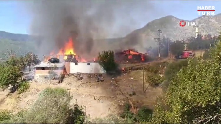 Kastamonu'daki köy yangını devam ediyor: 10 ev, 3 ahır yandı