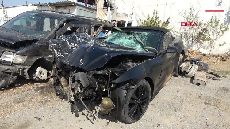 Minibüse çarpan aracın hız kadranı 240 kilometrede takılı kaldı 3 ölü, 3 yaralı