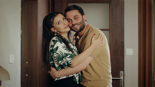 Melissa, Defne’nin ailesini tercih etmesine çok üzülür.