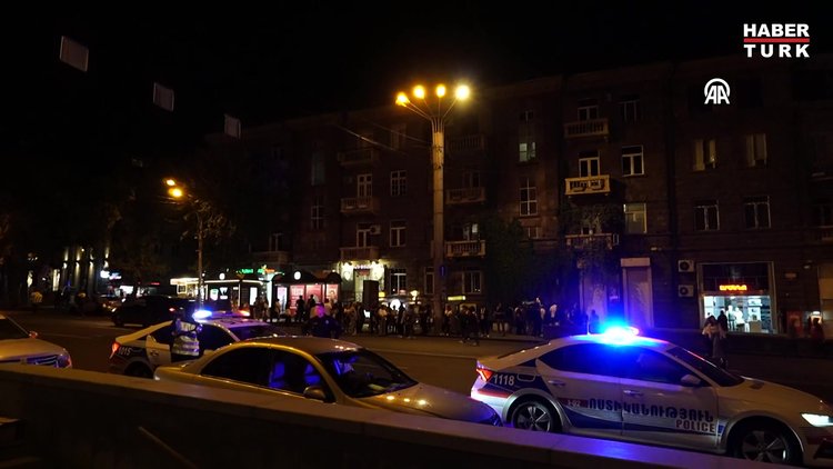 Ermenistan'daki hükümet karşıtı gösterilerde bazı protestocular gözaltına alındı