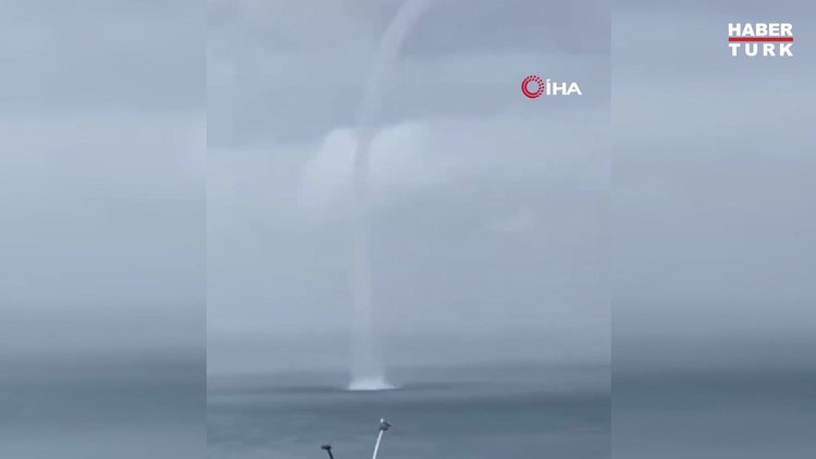 Van Gölü'nden çıkan hortum böyle görüntülendi