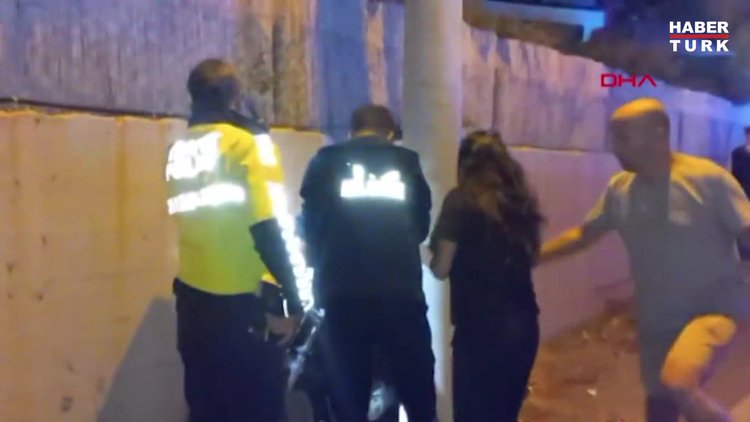 Elektrik direği ile istinat duvarı arasına sıkışan motosikletli öldü