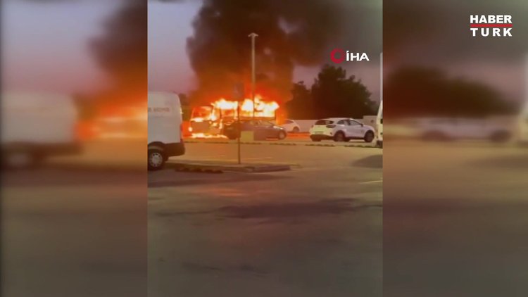 İSPARK'ta park halinde bulunan araç alev alev yandı