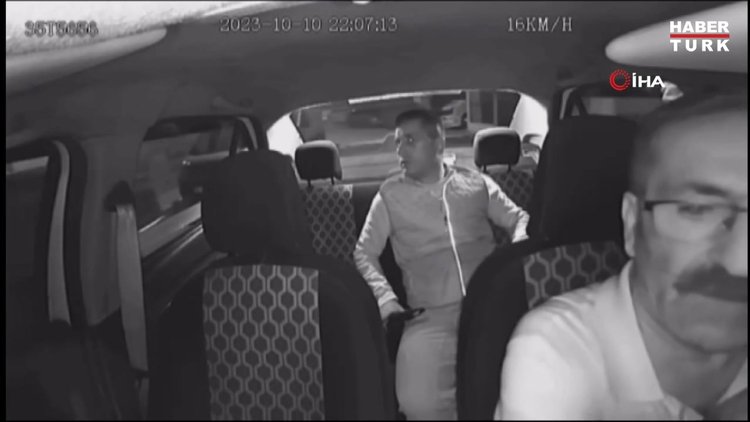 İzmir'de taksi şoförünü kaldırım taşıyla yaralayıp gasp etmeye çalıştı, o anlar kamerada