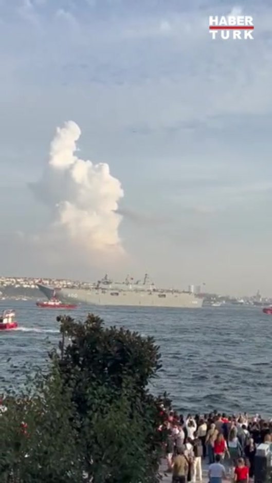 TCG Anadolu boğazdan geçiyor!
