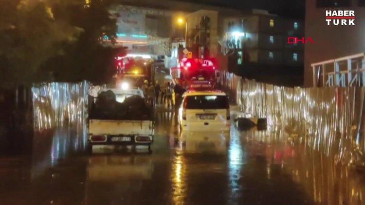 Çekmeköy'de araçlar suda mahsur kaldı