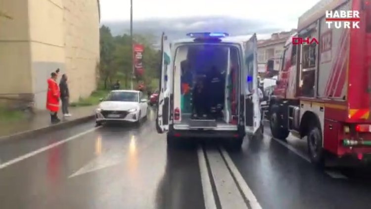 Kağıthane'de servis minibüsü ile panelvan kafa kafaya çarpıştı