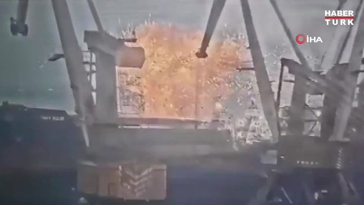 Odessa'da ticari geminin vurulma anına ait görüntü ortaya çıktı
