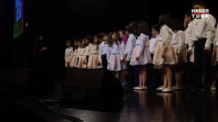 LÖSEV'in 25'inci yıl galasında Nilüfer ve Lösemili çocuklar aynı sahnede