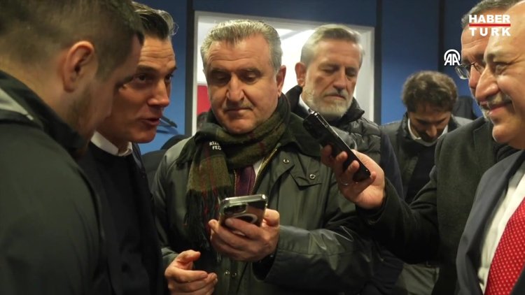 Cumhurbaşkanı Erdoğan'dan A Milli Futbol Takımı'na tebrik telefonu