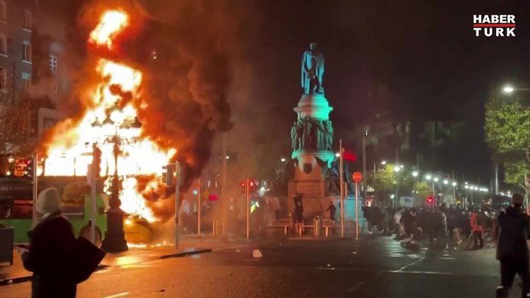 Dublin sokakları bıçaklı saldırının ardından karıştı!