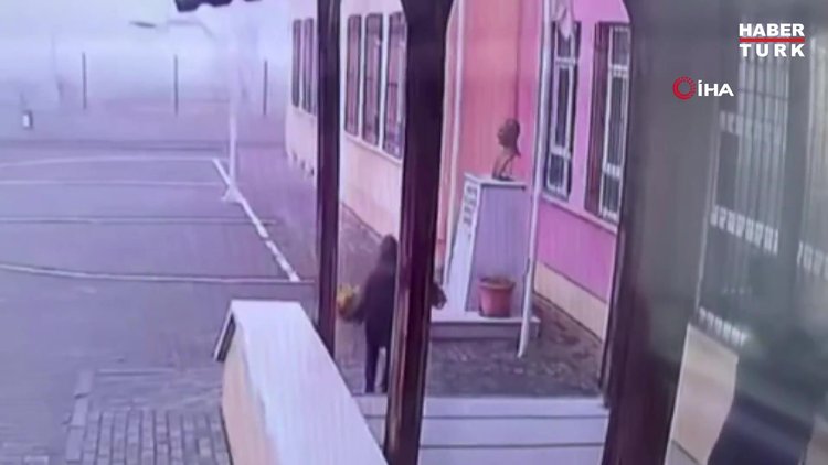 Minik öğrenci Atatürk'ün Öğretmenler Günü'nü böyle kutladı