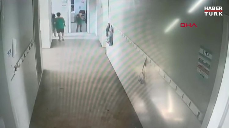 Müdür yardımcısı 6 yaşındaki öğrenciyi havaya kaldırıp fırlattı,o anlar kamerada