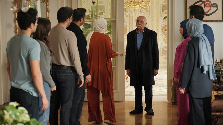 'Kızılcık Şerbeti'nde Abdullah, Alev için Pembe'den vazgeçiyor