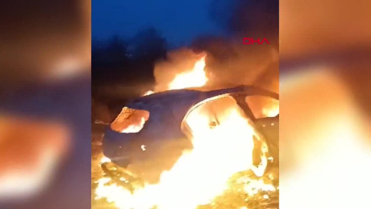 Yanan otomobilde uzun namlulu silahlar bulundu