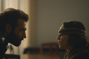 "Kendinden emin bir adamın gözleri yoktu orada..." 