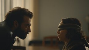 "Kendinden emin bir adamın gözleri yoktu orada..." 