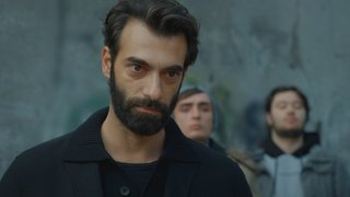 Kara, Necdet'e dersini veriyor.