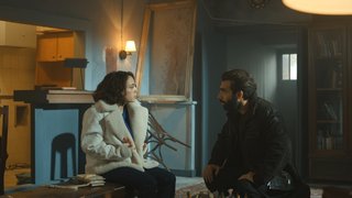 Zeynep, Kara'nın yanında.