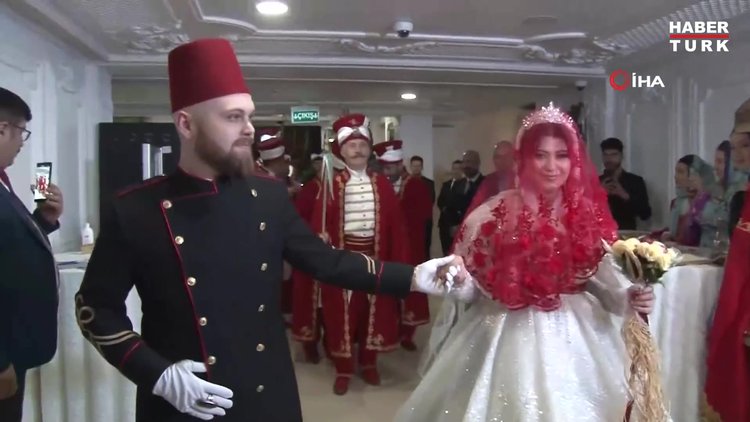 II. Abdülhamid'in torunu evlendi: Şahitleri İlber Ortaylı oldu