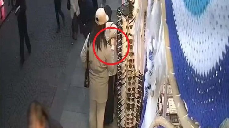 Fatih'te cep telefonu hırsızlığı kameraya yansıdı