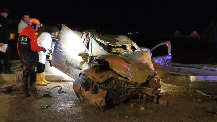 Adıyaman'da otomobil şarampole devrildi: 1 polis öldü, 1 polis yaralandı