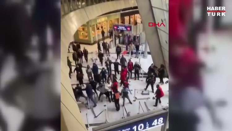 PKK sempatizanları Paris Charles de Gaulle Havalimanı'nı karıştırdı