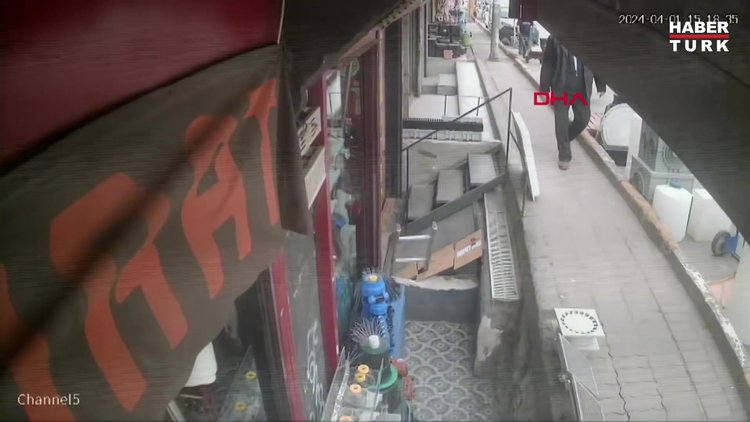 İETT otobüsü 2 kişiye çarptı