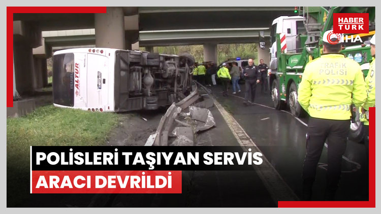 Polisleri taşıyan servis aracı devrildi