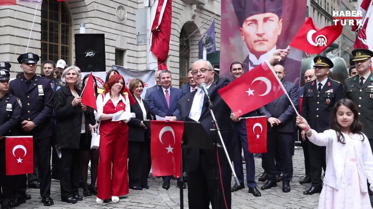 Wall Streette düzenlenen 24. Geleneksel Bayrak Çekme Töreni