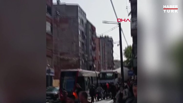 Zeytinburnu'nda beton mikseriyle tramvay çarpıştı
